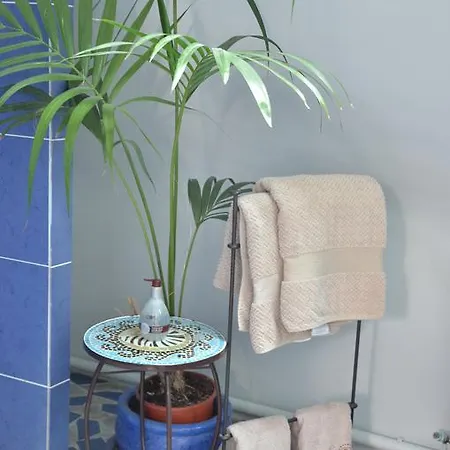 D'hotes & Le Chez Qui J'habite Oda ve Kahvaltı 3*