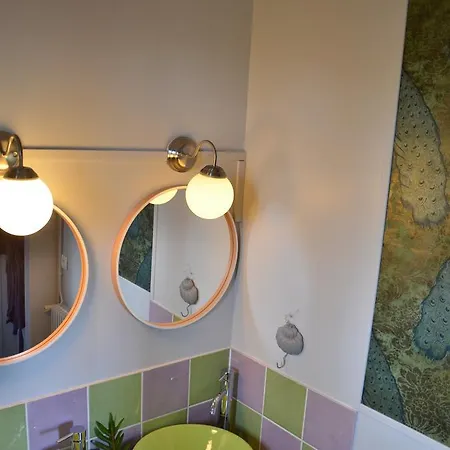 D'hotes & Le Chez Qui J'habite Bed & Breakfast