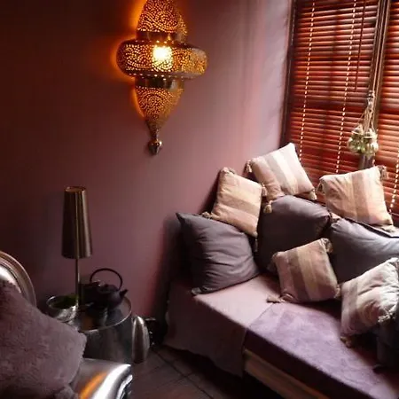 D'hotes & Le Chez Qui J'habite Bed & Breakfast 3*